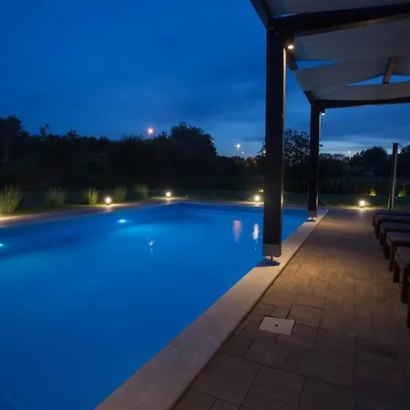 Вилла With Pool Casa Ivano Ровиньско село