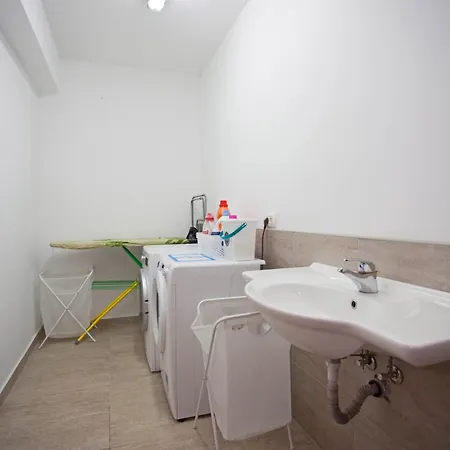 With Pool Casa Ivano Вилла *