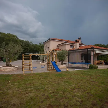 With Pool Casa Ivano Вилла *