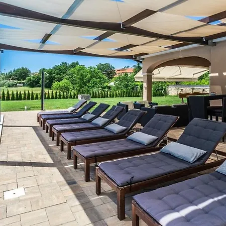 With Pool Casa Ivano Ровиньско село