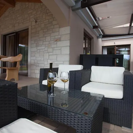 With Pool Casa Ivano