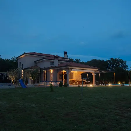 With Pool Casa Ivano Vila *