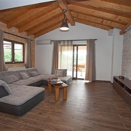 With Pool Casa Ivano