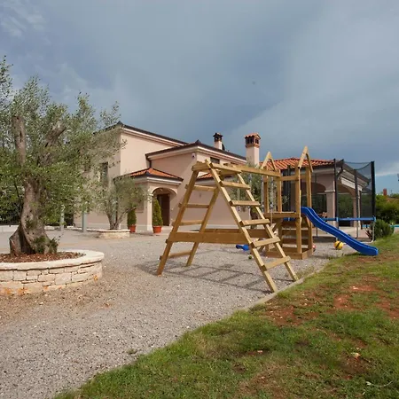 With Pool Casa Ivano Vila *
