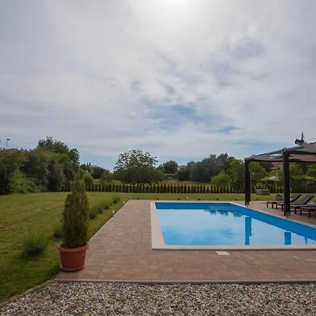 With Pool Casa Ivano Vila *