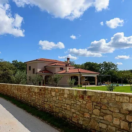 Vila With Pool Casa Ivano